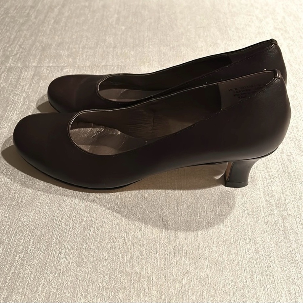 Array Flatter Dark Gray Leather Round Toe Pumps - image 2